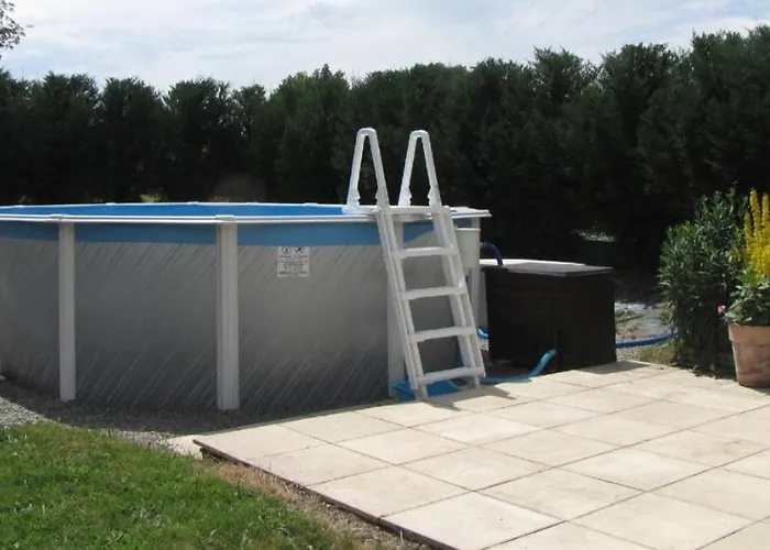 Sleeps 5 With Private בית נופש Montrollet