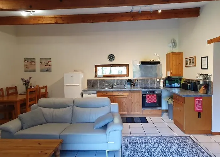 Sleeps 5 With Private בית נופש Montrollet